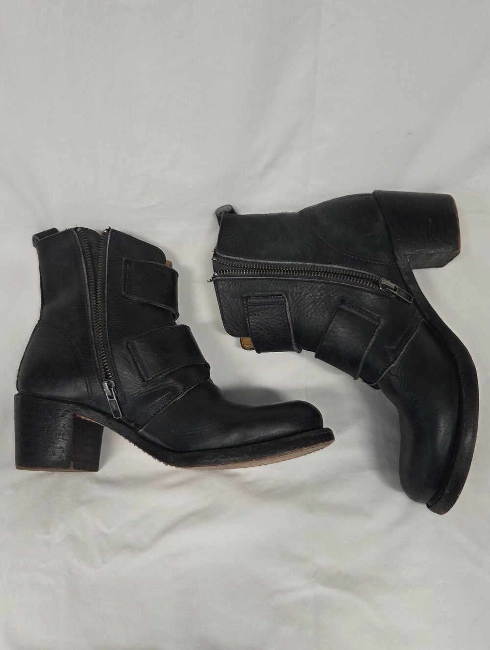 Frye Sabrina Double Buckle Ankle Biker Boots 8 - Picture 4 of 14